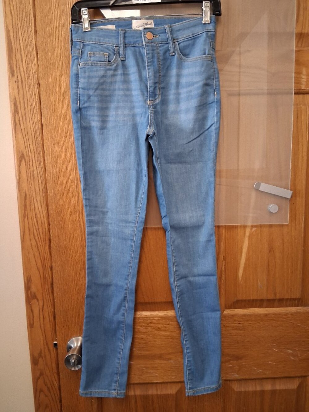 NWOT Universal Thread size 00